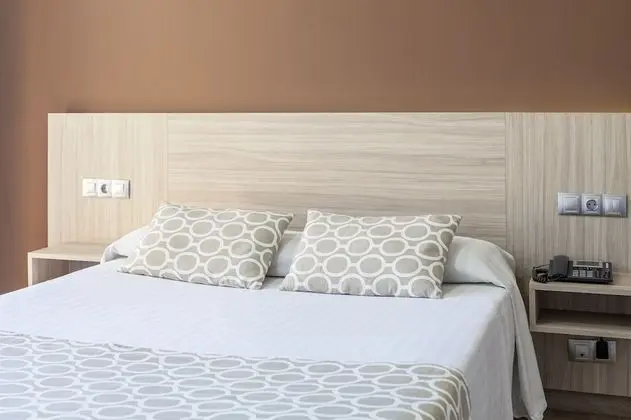 Büyük Yataklı Tek Kişilik Oda