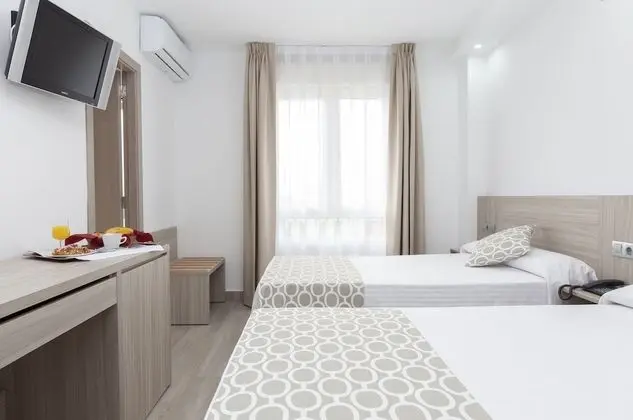 Büyük Yataklı Tek Kişilik Oda