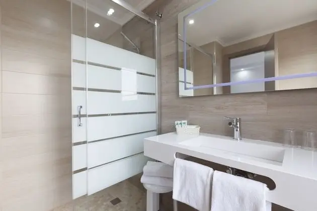 Büyük Yataklı Tek Kişilik Oda