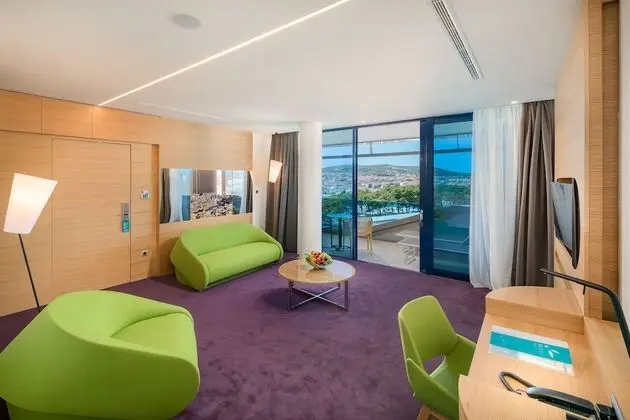Deluxe Süit, Balkon, Kısmi Deniz Manzaralı