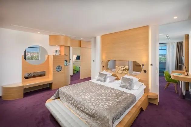 Deluxe Süit, Balkon, Kısmi Deniz Manzaralı