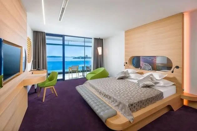 Deluxe Tek Büyük veya İki Ayrı Yataklı Oda, Balkon, Deniz Manzaralı