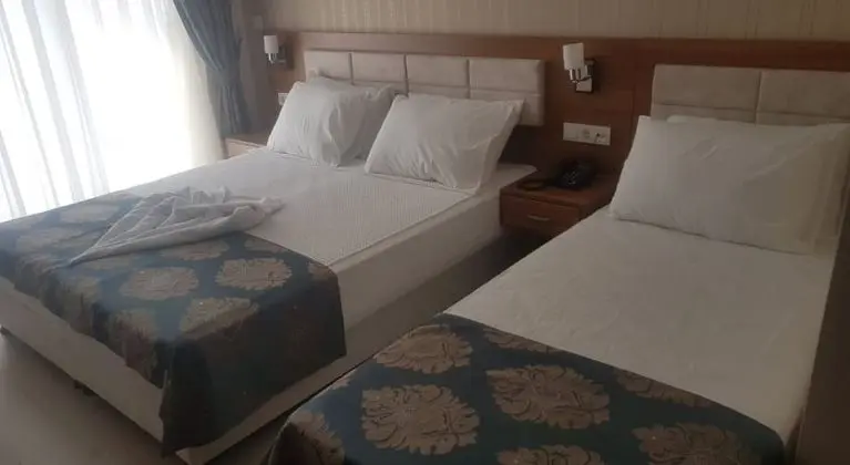 Standart Oda, Kara veya Havuz Manzaralı, Balkonlu
