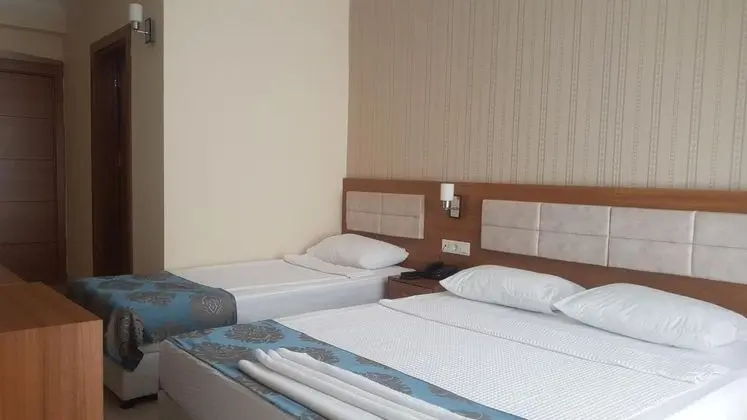 Standart Oda, Kara veya Havuz Manzaralı, Balkonlu