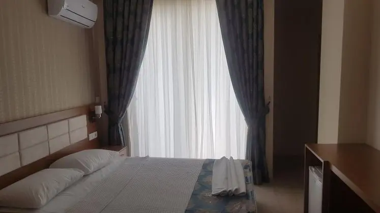 Standart Oda, Kara veya Havuz Manzaralı, Balkonlu
