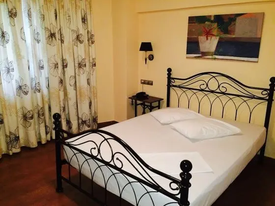 Economy Room (Semi basement)
