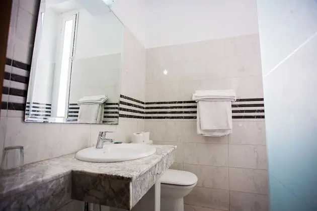 Tek Büyük veya İki Ayrı Yataklı Oda