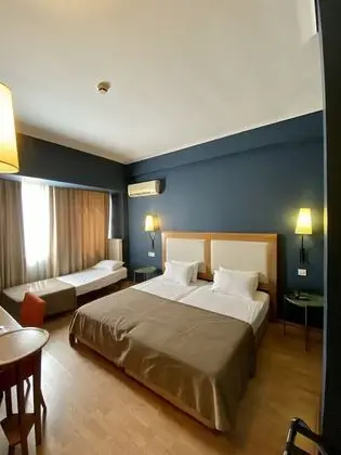 Üç Kişilik Oda