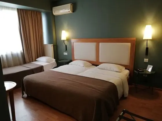 Üç Kişilik Oda