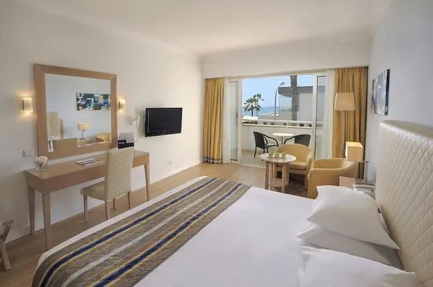 Deluxe Tek Büyük Yataklı Oda, Kısmi Deniz Manzaralı