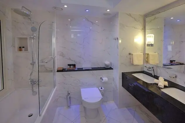Deluxe Tek Büyük Yataklı Oda, Kısmi Deniz Manzaralı