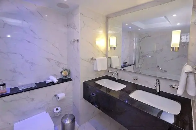 Deluxe Tek Büyük Yataklı Oda, Kısmi Deniz Manzaralı