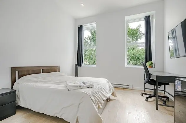Standard Oda, 1 Büyük (Queen) Boy Yatak (Bedroom 1)