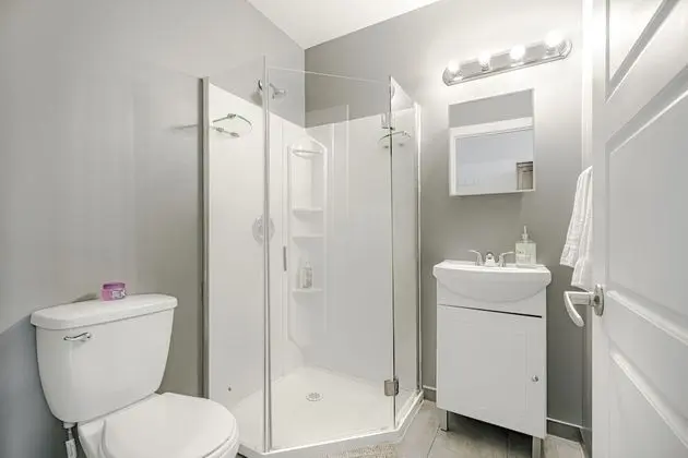 Standard Oda, 1 Büyük (Queen) Boy Yatak (Bedroom 1)