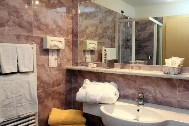 Comfort Tek Büyük veya İki Ayrı Yataklı Oda