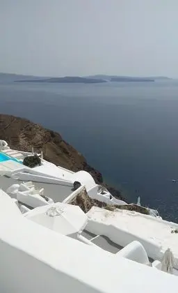 Traditional Cave House with Caldera View