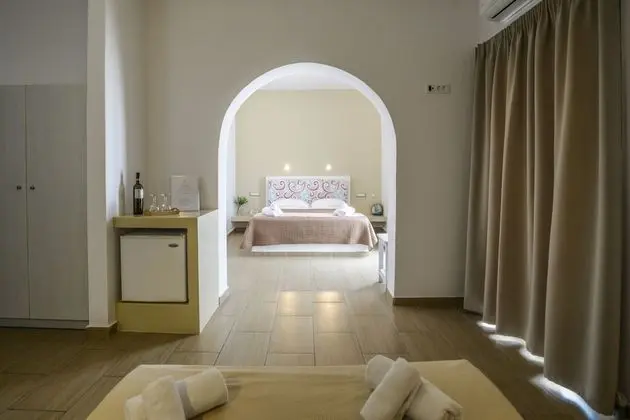 Üç Kişilik Oda, Deniz Manzaralı