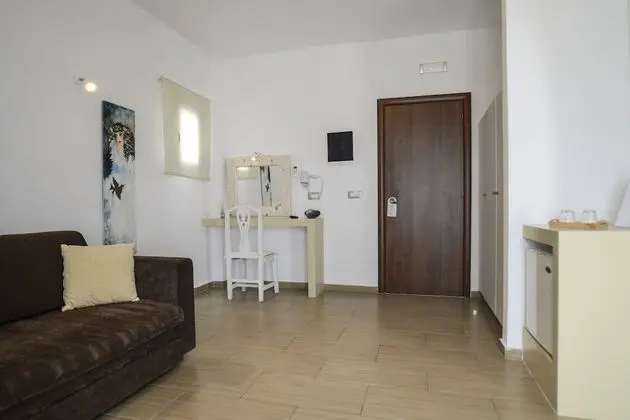 Üç Kişilik Oda, Deniz Manzaralı