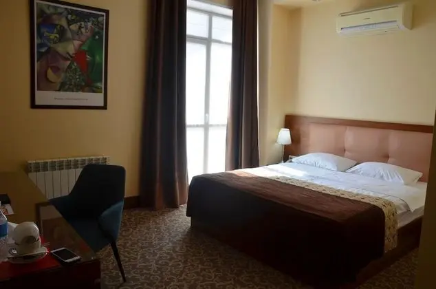 Standard Tek Büyük Yataklı Oda