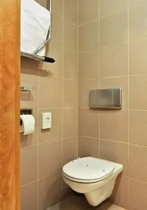 Standard Tek Büyük veya İki Ayrı Yataklı Oda (Wifi and Parking)