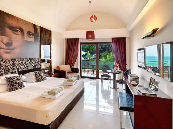 Deluxe Tek Büyük Yataklı Oda, Denize Sıfır