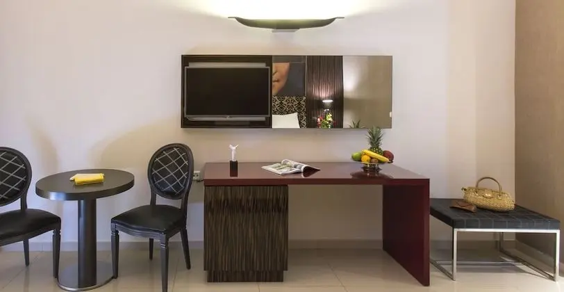 Deluxe Tek Büyük Yataklı Oda, Denize Sıfır