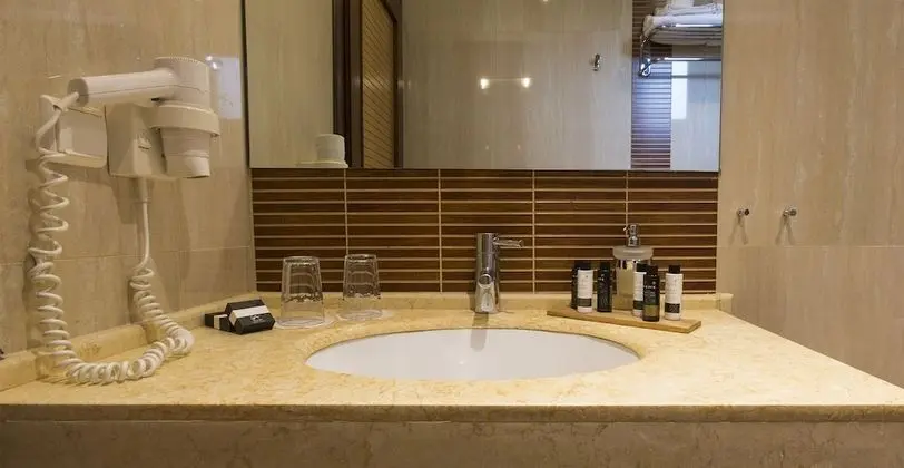 Superior Tek Büyük Yataklı Oda, Kısmi Deniz Manzaralı