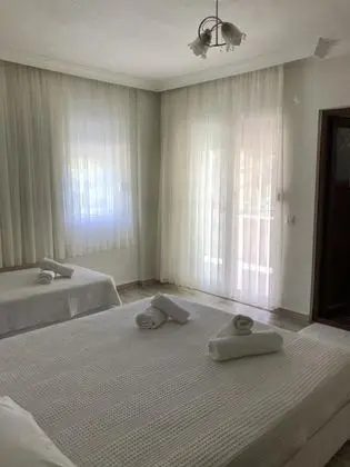 Triple, Bahçe Manzaralı