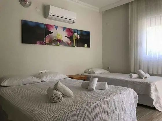 Triple, Bahçe Manzaralı