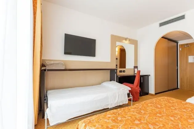 Family Oda (2 Adults + 2 Children)