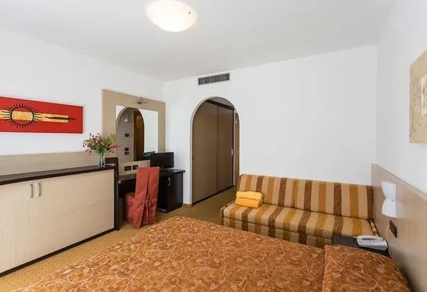 Family Oda (2 Adults + 2 Children)