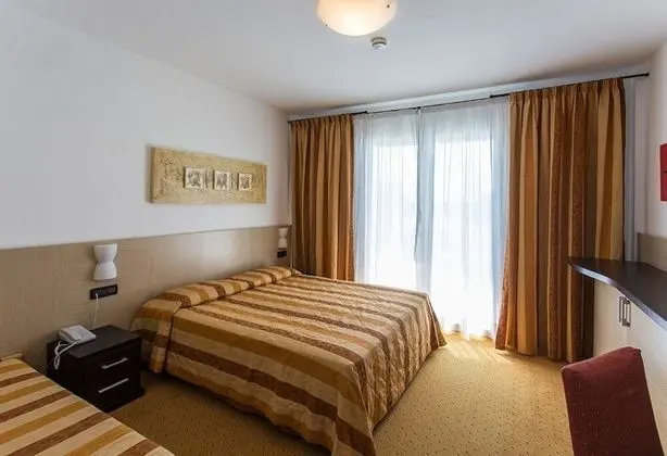 Family Oda (2 Adults + 2 Children)