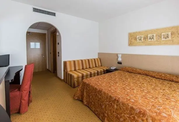 Family Oda (2 Adults + 2 Children)