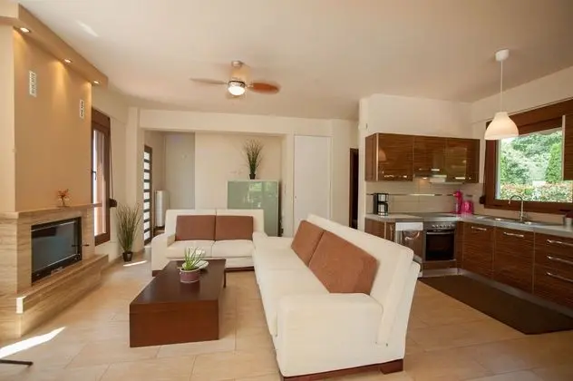 Villa (Ione)