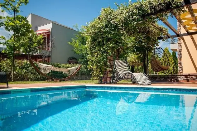 Villa (Ione)