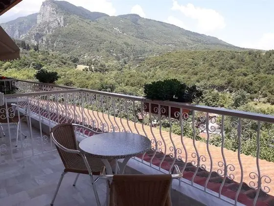 İki Ayrı Yataklı Oda, Dağ Manzaralı