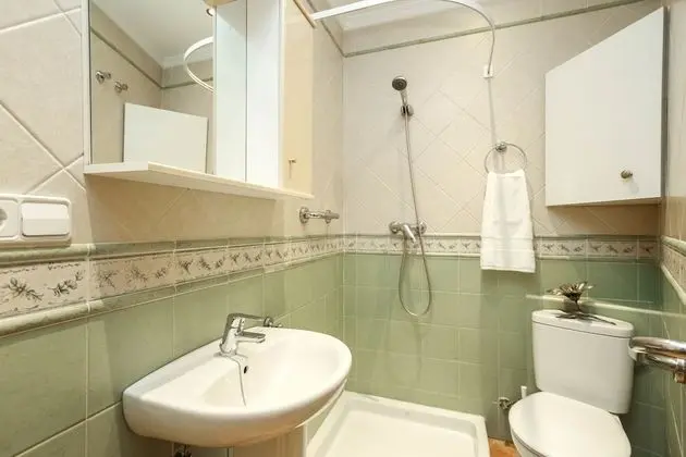 Basic Apart Daire, 3 Yatak Odası, Veranda, Zemin Kat (Univers)