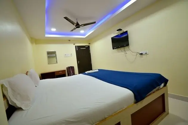 DELUXE AC ROOM