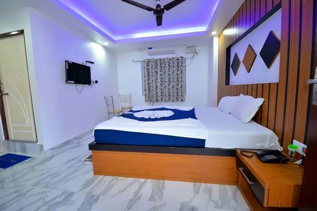 DELUXE AC ROOM