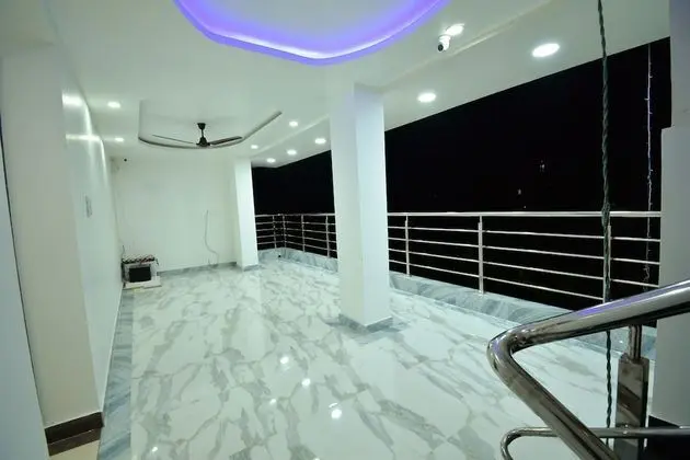 DELUXE AC ROOM