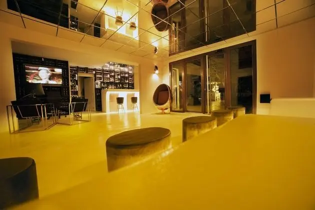 Club Tek Büyük Yataklı Oda