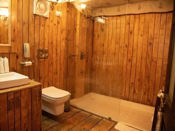 Premium Tek Büyük Yataklı Oda