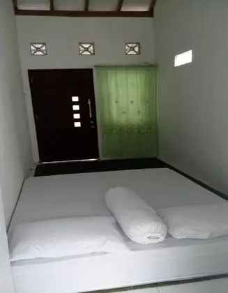 Economy Tek Büyük Yataklı Oda (Shared Bathroom Fan)