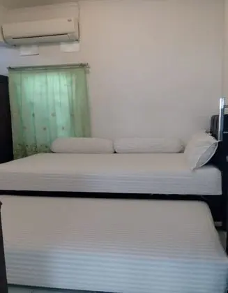 Üç Kişilik Oda (Shared Bathroom AC)