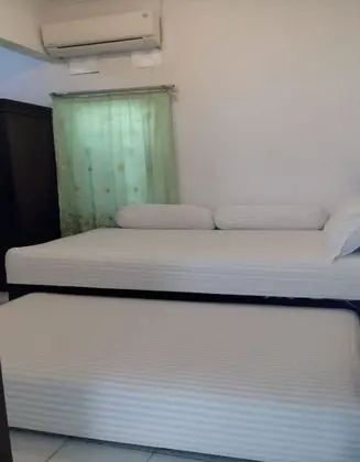 Üç Kişilik Oda (Shared Bathroom AC)