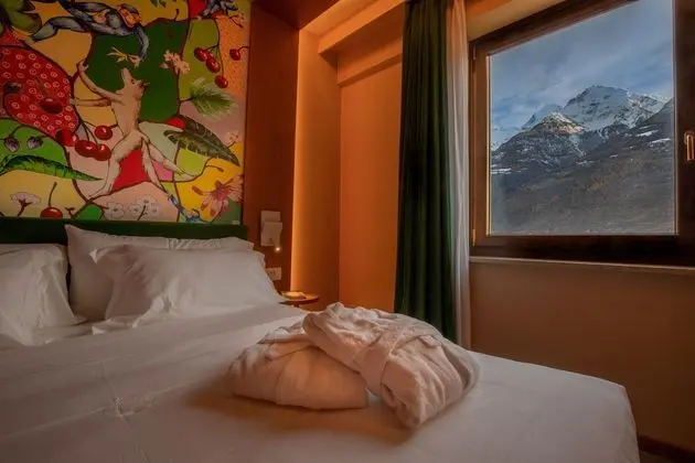 Tek Büyük veya İki Ayrı Yataklı Oda, Dağ Manzaralı (View)