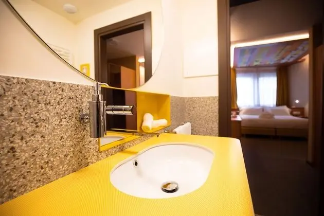 Tek Büyük veya İki Ayrı Yataklı Oda (Lite)