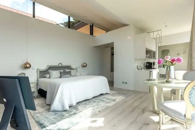 Villa (Surrender)