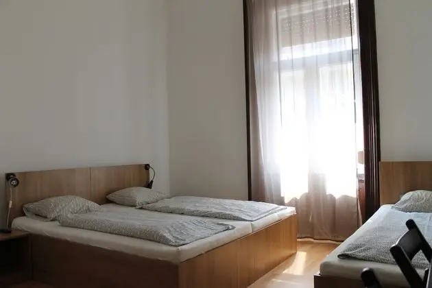 Üç Kişilik Oda
