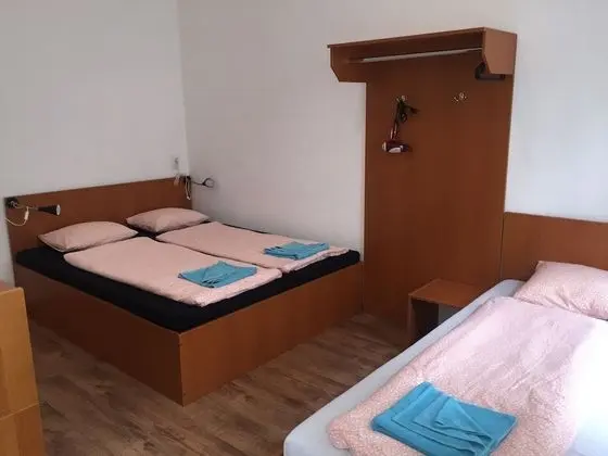 Üç Kişilik Oda